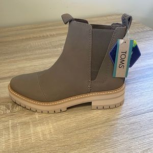 Dakota Taupe Water resistant brand new with tags